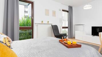 Iron/ironing board, WiFi, bed sheets