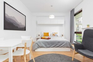 Iron/ironing board, WiFi, bed sheets