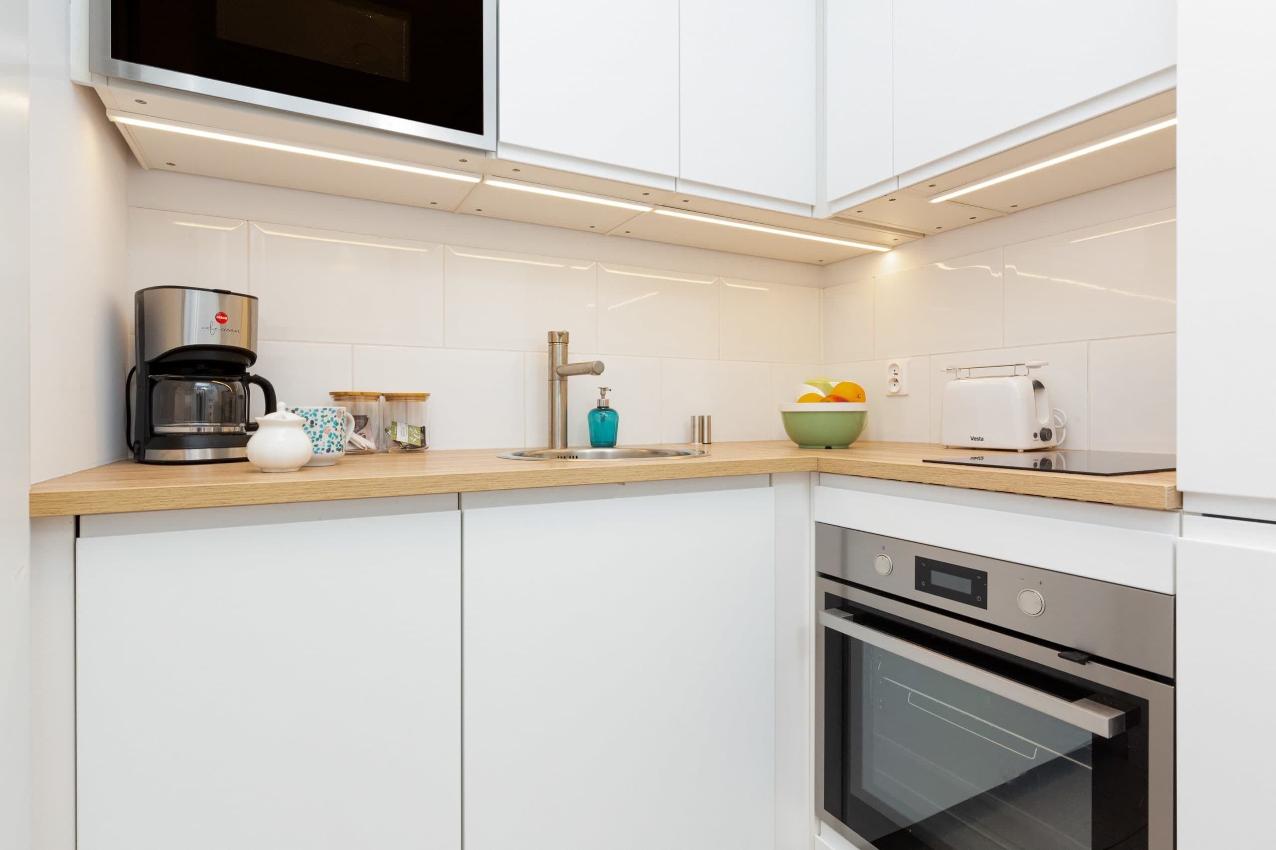 Fridge, oven, stovetop, dishwasher