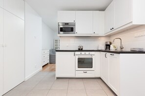 Fridge, oven, stovetop, dishwasher - Burakowska 16 Warszawa | Beautiful Studio with Balcony (Warszawa)
