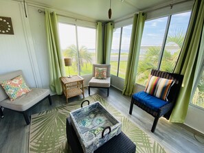 TV connectée, baby-foot, table de tennis de table