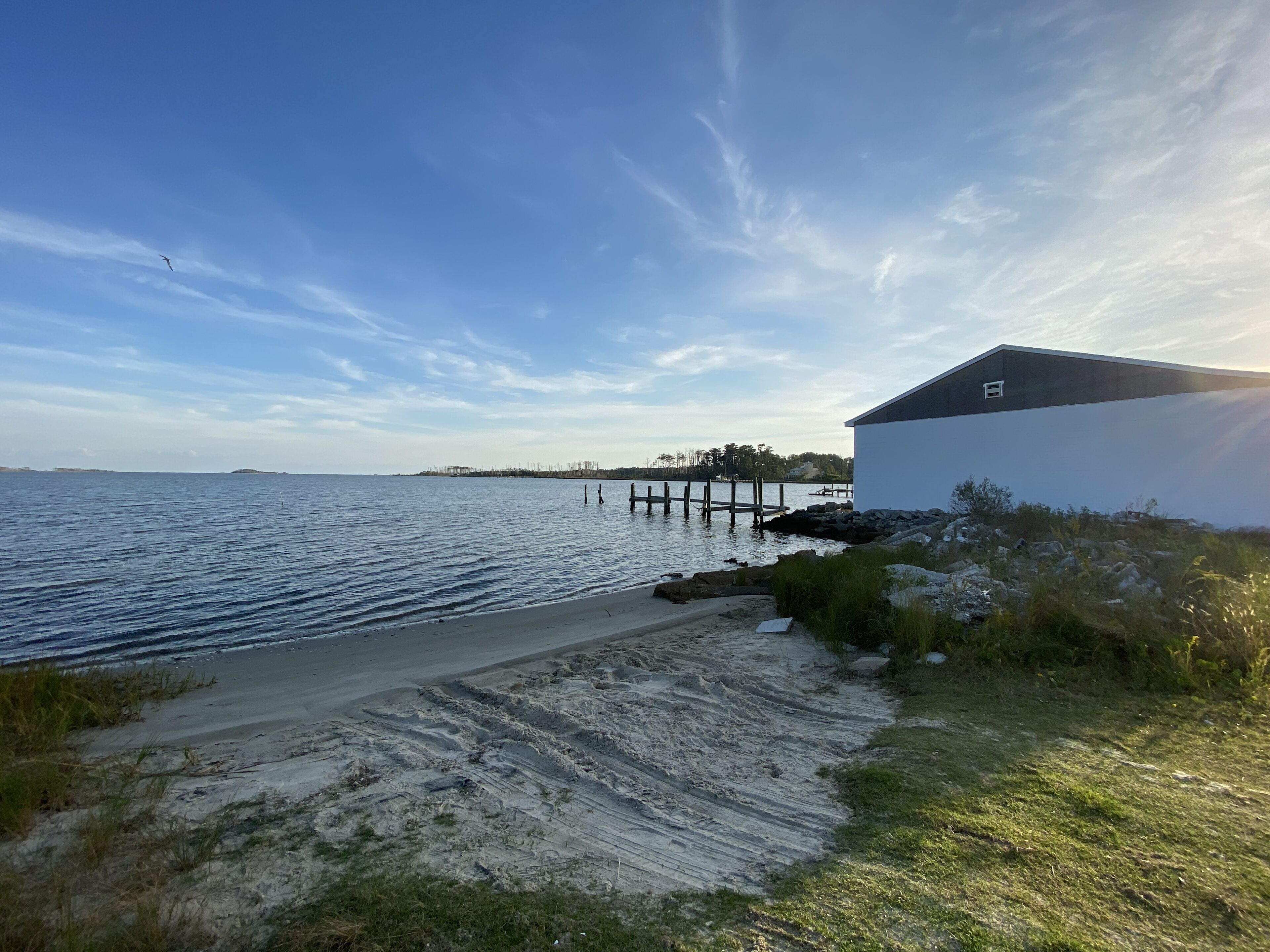 Vlak bij het strand, ligstoelen aan het strand, strandlakens