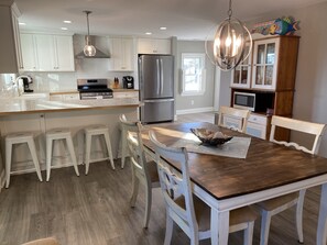 Dining - Water View & Access, Game Room~Sunrise~Beach~Kayak Fishing Sleeps 6 (Smyrna)