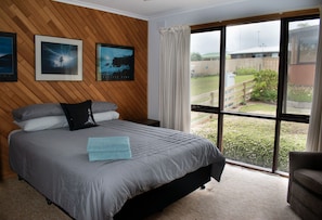 3 bedrooms, iron/ironing board, bed sheets