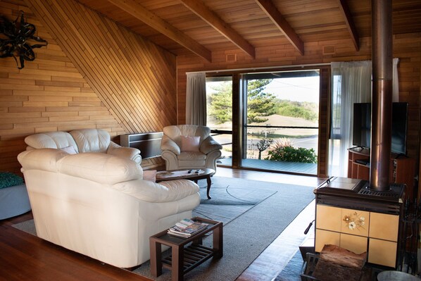 Smart TV, fireplace - River 2C, Scenic views & close to facilities (Nelson)