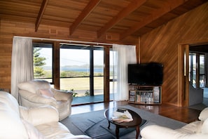 Smart TV, fireplace - River 2C, Scenic views & close to facilities (Nelson)