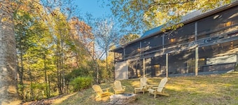 CREEK FRONT RETREAT | GAME ROOM | HOT TUB |