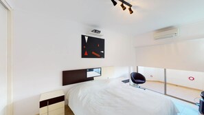 1 chambre, fer et planche à repasser, draps fournis