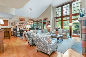 Fireplace, DVD player - 143 Enclave with Private Hot Tub, Pool (Summer Only), Wood Fireplace, BBQ (Beaver Creek)