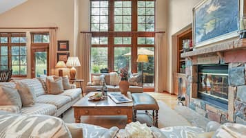 Fireplace, DVD player