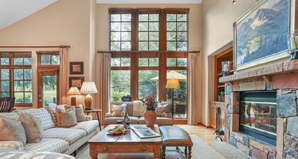 143 Enclave with Private Hot Tub, Pool (Summer Only), Wood Fireplace, BBQ