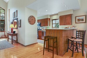 Fridge, microwave, oven, stovetop - 143 Enclave with Private Hot Tub, Pool (Summer Only), Wood Fireplace, BBQ (Beaver Creek)