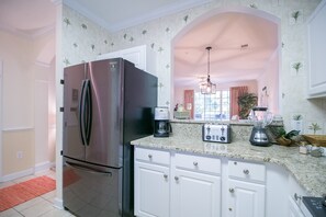 Fridge, microwave, oven, stovetop - Nicely decorated & well maintained villa + Free Attraction Tickets! (North Myrtle Beach)