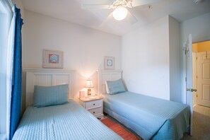 2 bedrooms, iron/ironing board, free WiFi, bed sheets - Nicely decorated & well maintained villa + Free Attraction Tickets! (North Myrtle Beach)