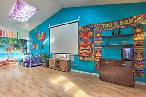 Interior - Hot Tub & Theater Room: Tropical Springfield Home (Springfield)