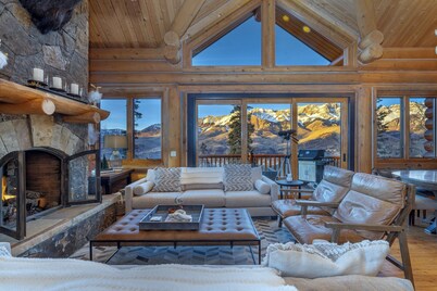 Amazing Days Lodge - 6 Bdrms, Ski In & Out, Epic Views, Hot Tub & Firepit!