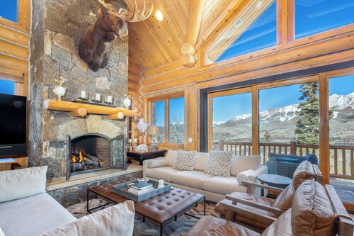 Amazing Days Lodge - 6 Bdrms, Ski In & Out, Epic Views, Hot Tub & Firepit!