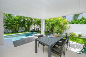 Et oppvarmet basseng