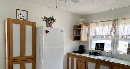 “House In The Grove” Private, comfortable, squeaky clean!