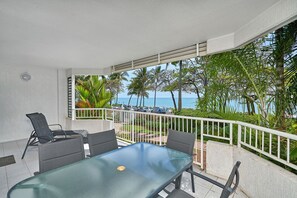 Outdoor dining - Costa Royale 3 Bedroom Beachfront Apartment (Cairns)
