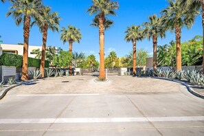 Meet The Morrison - Palm Springs