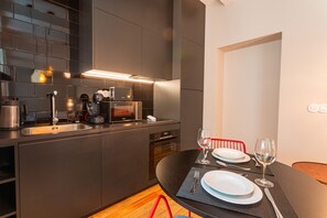 Fridge, microwave, oven, coffee/tea maker