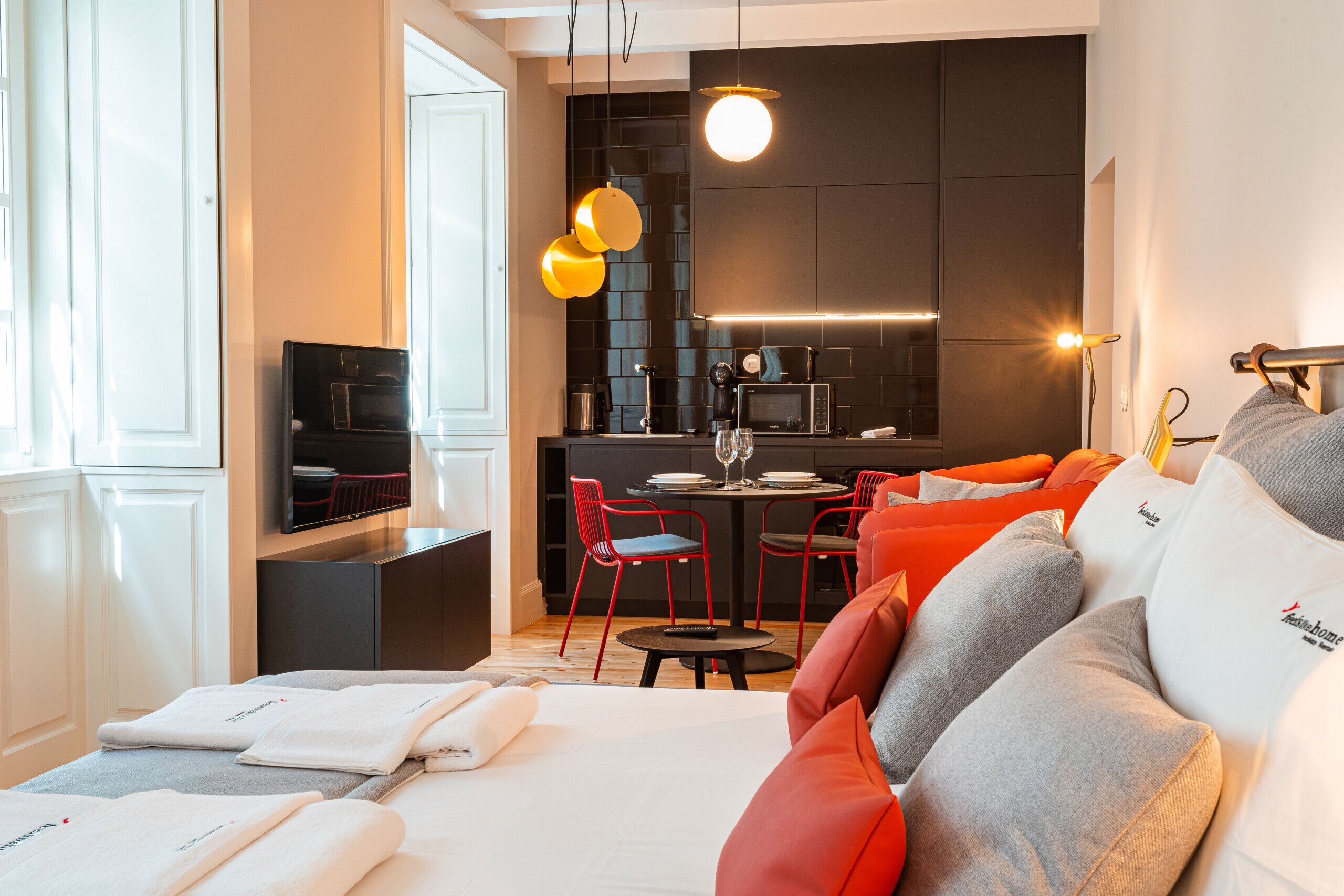 Fer et planche à repasser, Wi-Fi gratuit, draps fournis