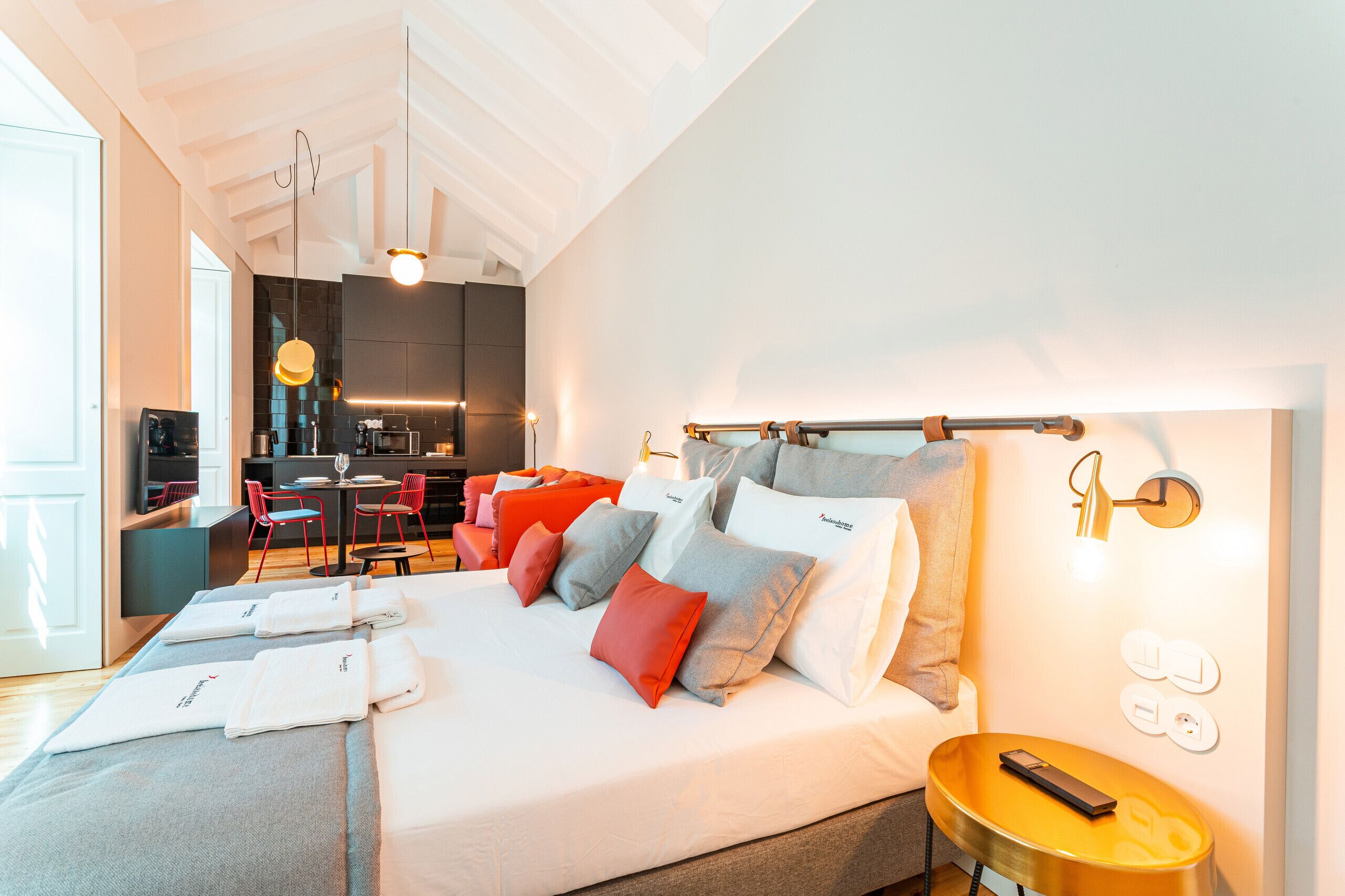 Fer et planche à repasser, Wi-Fi gratuit, draps fournis