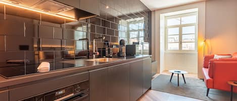 Kühlschrank, Mikrowelle, Ofen, Geschirrspüler