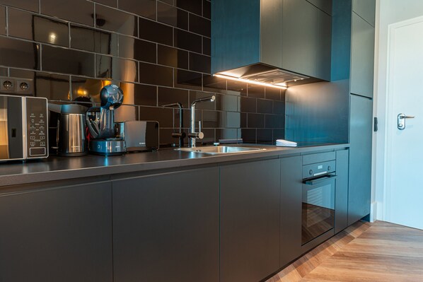 Fridge, microwave, oven, dishwasher - FLH Viola Market Studio III (Funchal)