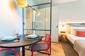 Iron/ironing board, free WiFi, bed sheets - FLH Viola Market Studio III (Funchal)