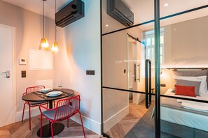 1 chambre, fer et planche à repasser, Wi-Fi gratuit, draps fournis