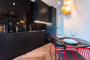 Réfrigérateur, micro-ondes, four, lave-vaisselle