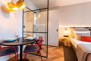 Fer et planche à repasser, Wi-Fi gratuit, draps fournis