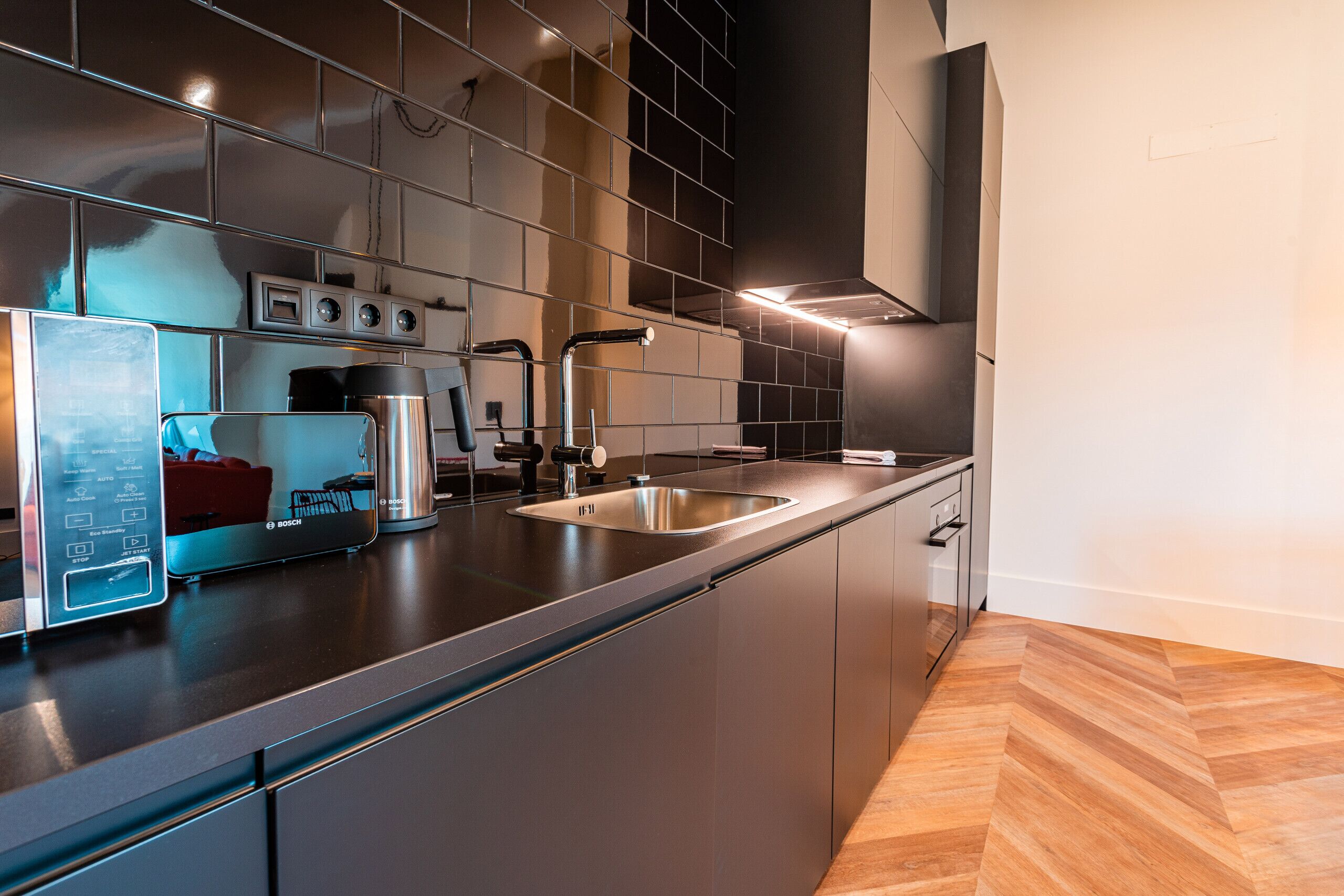 Kühlschrank, Mikrowelle, Ofen, Geschirrspüler