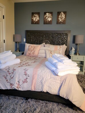 4 Schlafzimmer, Schreibtisch, Bügeleisen/Bügelbrett, Reisekinderbett