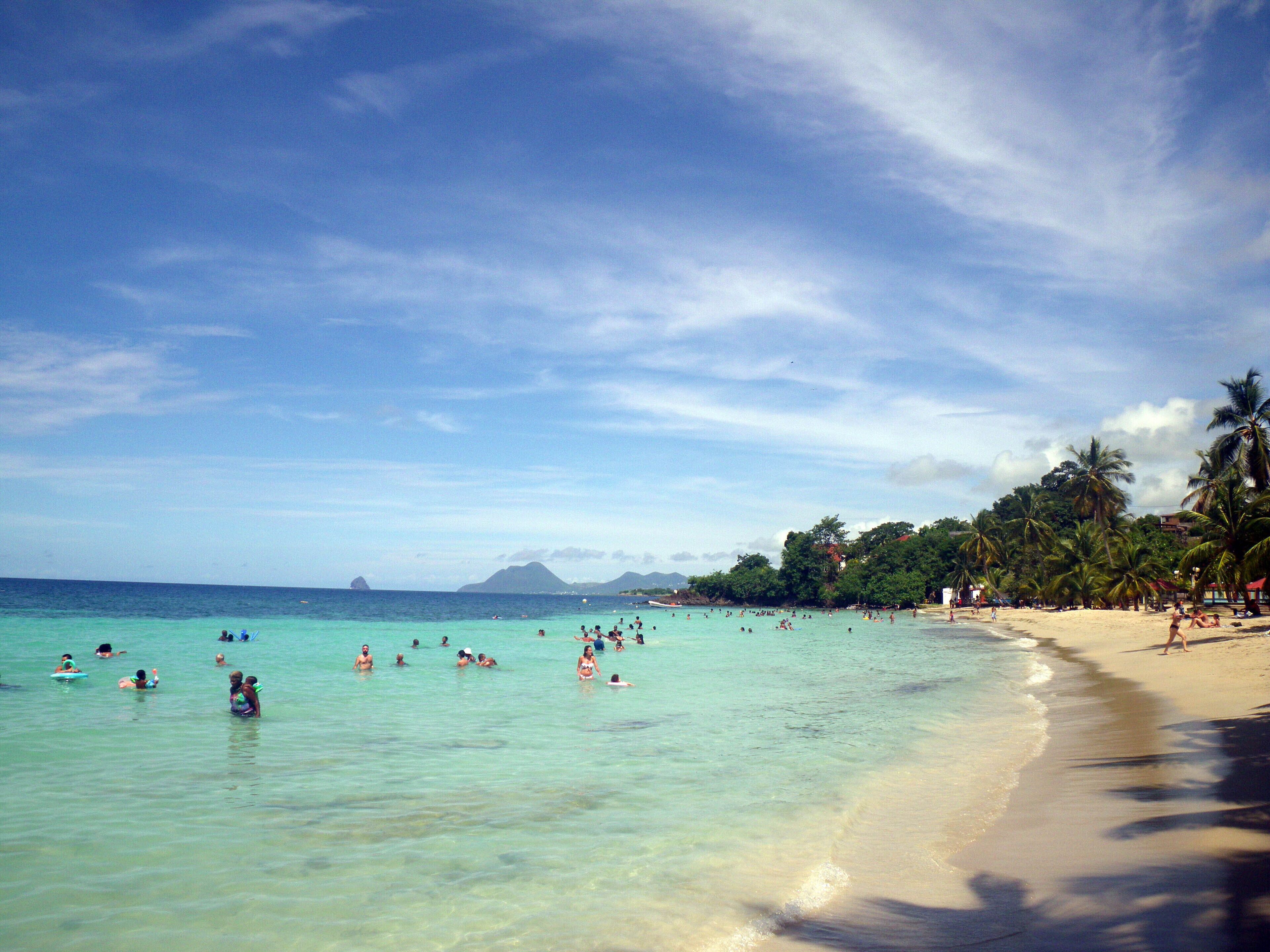 Beach nearby, sun-loungers, beach towels