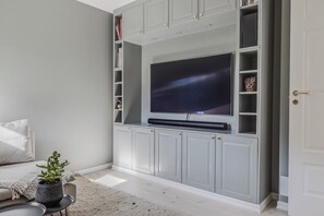 Fernseher, Kamin, Videospiele, Bücher