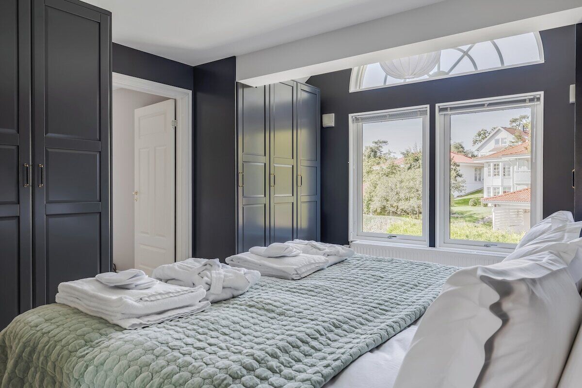 5 Schlafzimmer, Schreibtisch, Bügeleisen/Bügelbrett, Reisekinderbett