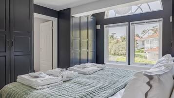 5 Schlafzimmer, Schreibtisch, BĂŒgeleisen/BĂŒgelbrett, Reisekinderbett