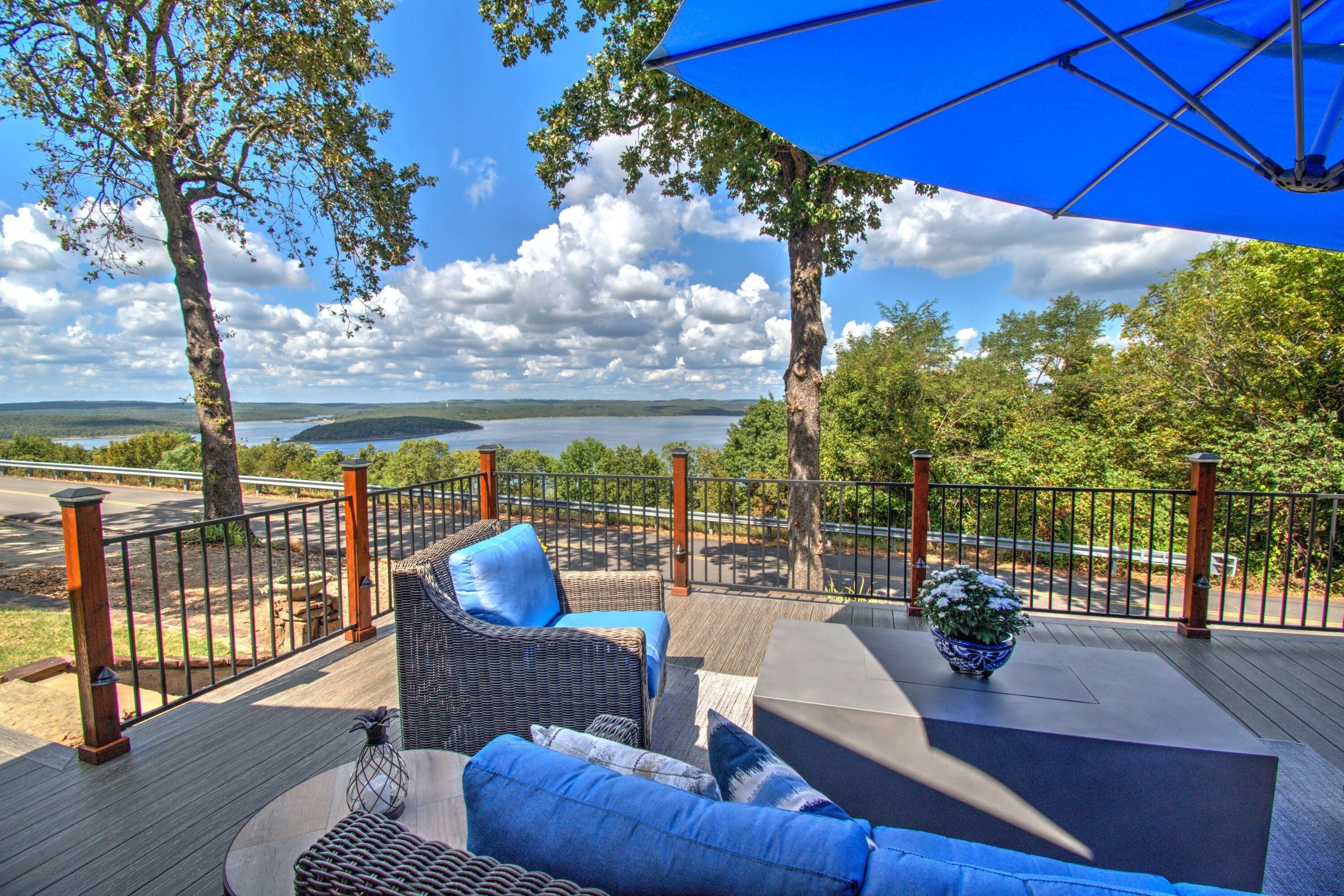 Lake house with spacious deck offering fabulous view of beautiful lake Tenkiller