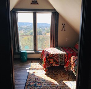 2 bedrooms, iron/ironing board, travel cot, free WiFi