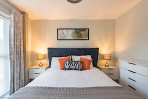 5 habitaciones, tabla de planchar con plancha, wifi y ropa de cama 