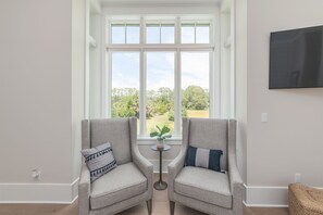 Smart TV, fireplace, books, offices - 60 S Sea Pines Drive  -  10/10 Rating  -  6 bedrooms / 8 bath home in Sea Pines! (Hilton Head Island)