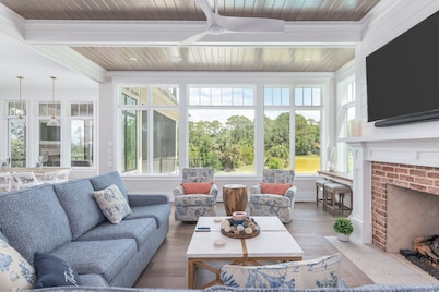 Sea Pines - 6 BR - Sleeps 16 - Pool & Hot Tub - 8 Min Walk to Beach - Marsh View