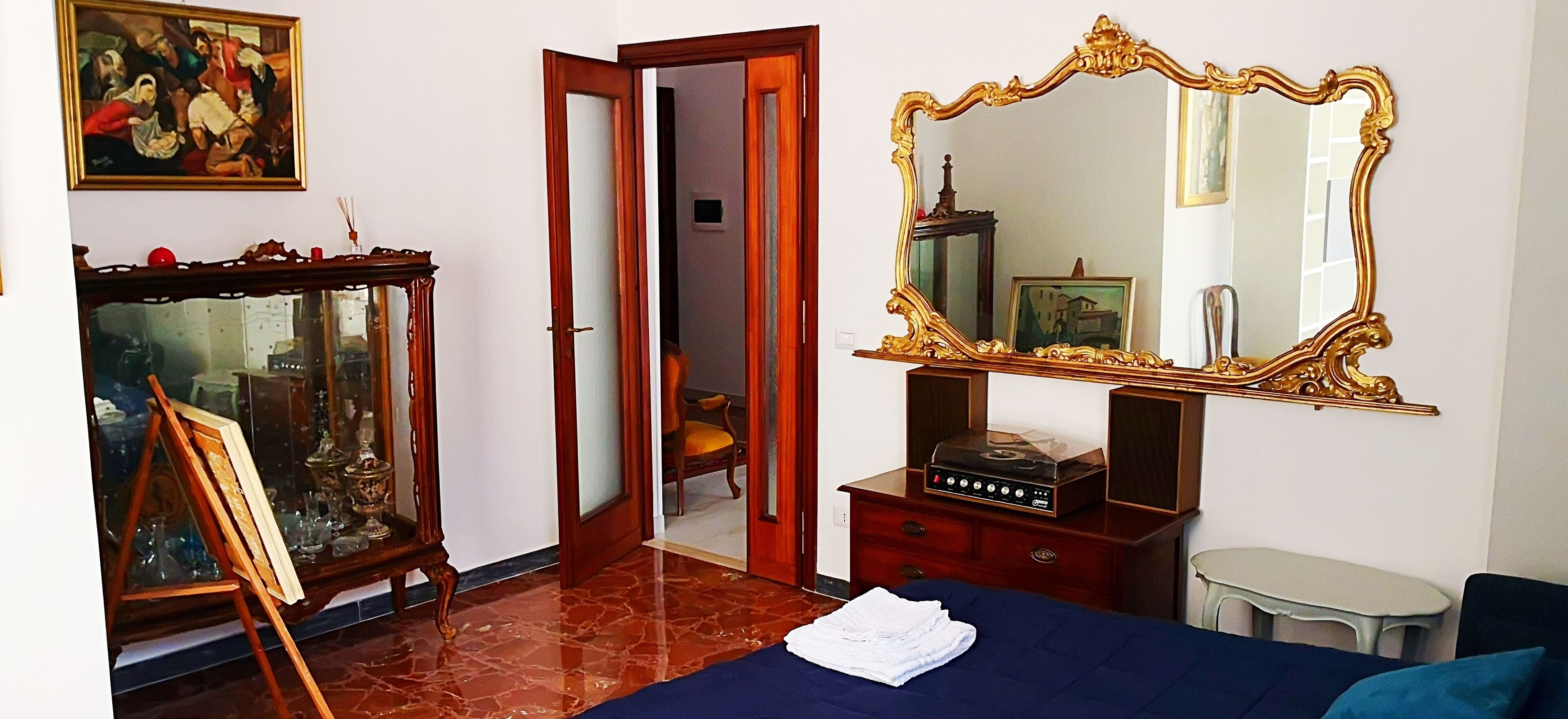 2 Schlafzimmer, Schreibtisch, Bügeleisen/Bügelbrett, Reisekinderbett