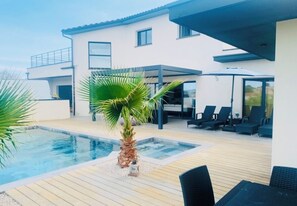 Outdoor pool - Panoramic view of the village (Montbazin)