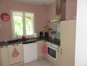 Fridge, microwave, oven, stovetop - The MAJACA at FLAYOSC (Flayosc)