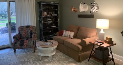 Inner Banks Condo With Golf Course and Marina Access
