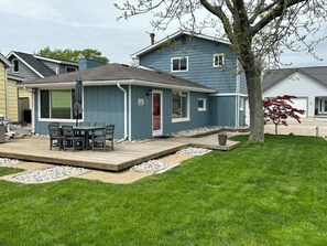 Outdoor dining -  Cabana Bay Fish Camp, Lake St. Clair- Minutes to Anchor Bay (Clay Township)